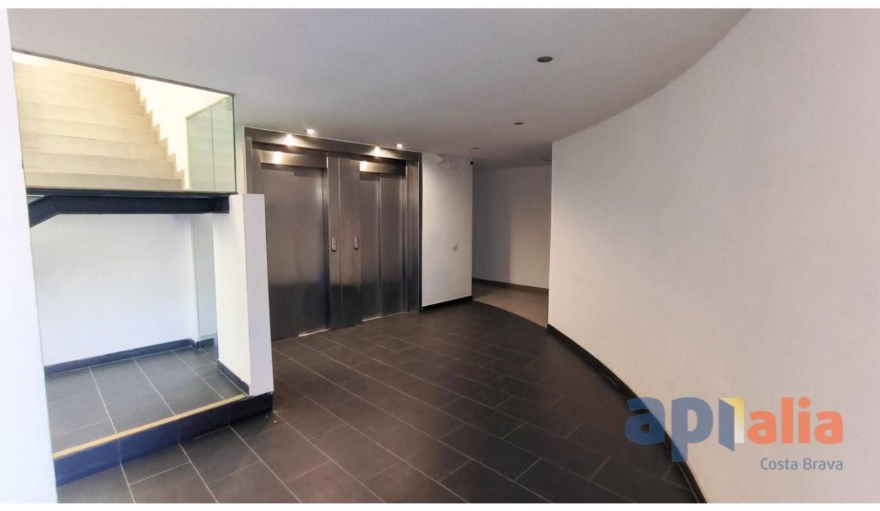 995275_59217857101_d6f5bf94-06dd-4bb5-8cc3-b6189919568c