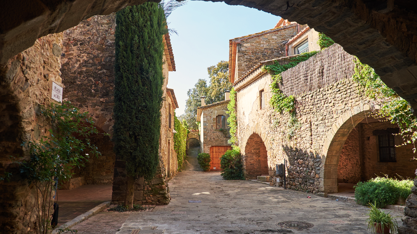 Encuentra tu casa con encanto en el Empordà: guía para comprar o alquilar en invierno