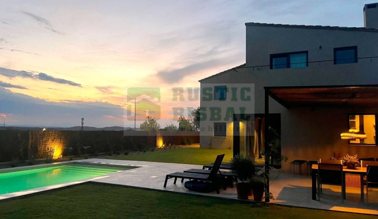 995275_63395583942_509d3adc-c475-461c-a404-b9ae22e72f81